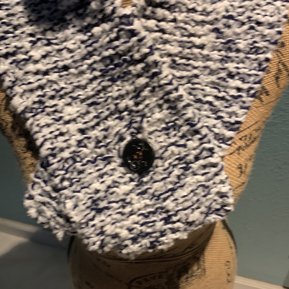 Handmade scarf with button